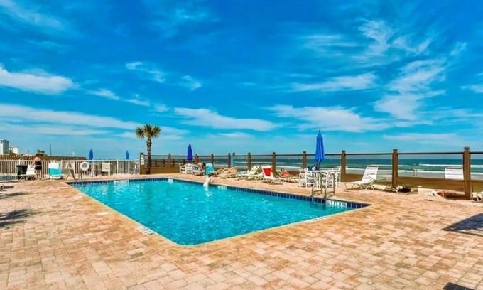 Bostwick Park Wohnung | Steps to the Beach !