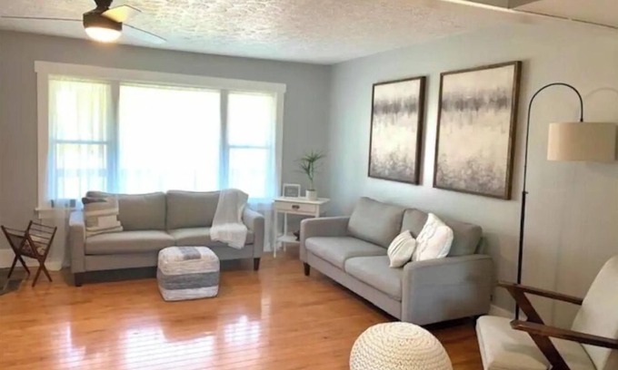 Vermilion Haus | Steps to the lake, near Cedar point, boat parking