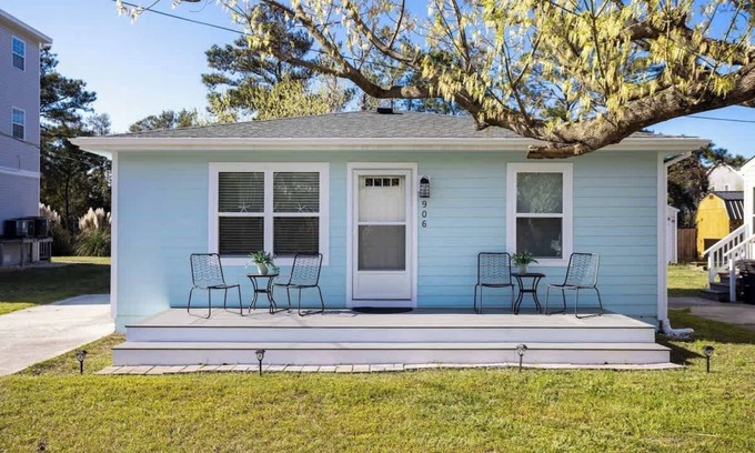 Colington Haus | Steps to the Sound & Dog Friendly!