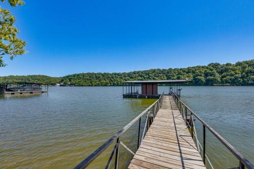 Versailles Haus | Steps to Water Lake of the Ozarks Getaway