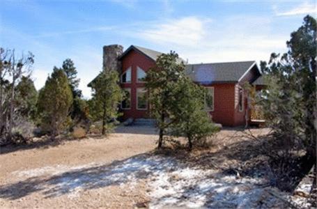 Tropic Hotel | Stone Canyon Inn