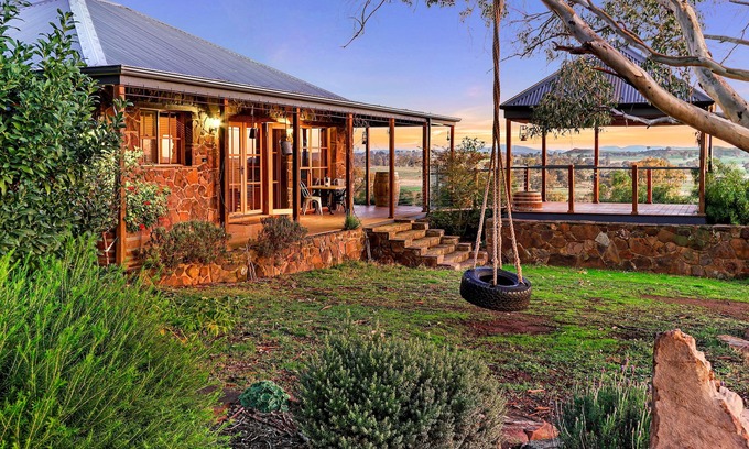 Barwite Hütte | Ein Blick auf ein Hill-Stone Creek Cottage Farmstay