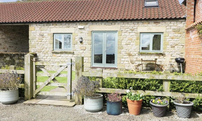 Spaunton Haus | Stone Cross