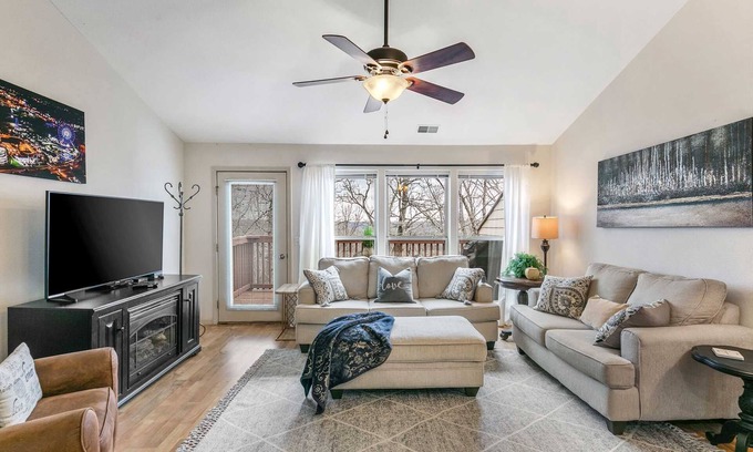 Branson West Eigentumswohnung | Stonebridge Condo - Walk-in/Pets - Close to Silver Dollar City - 3 pools! - 162