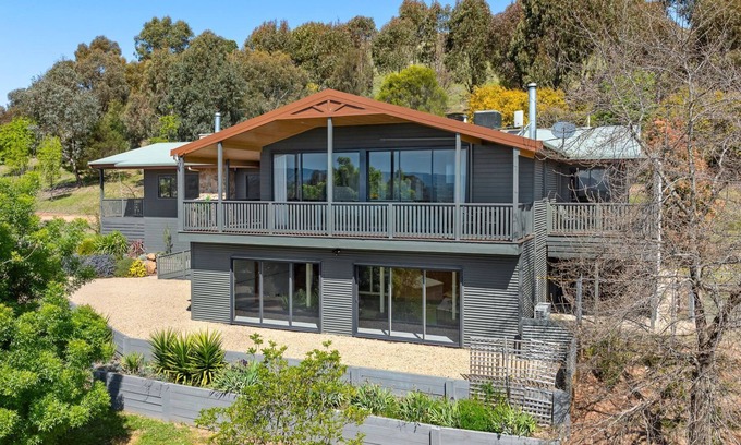 Mansfield Haus | Stoneleigh Rise - Mansfield - Sleeps 12