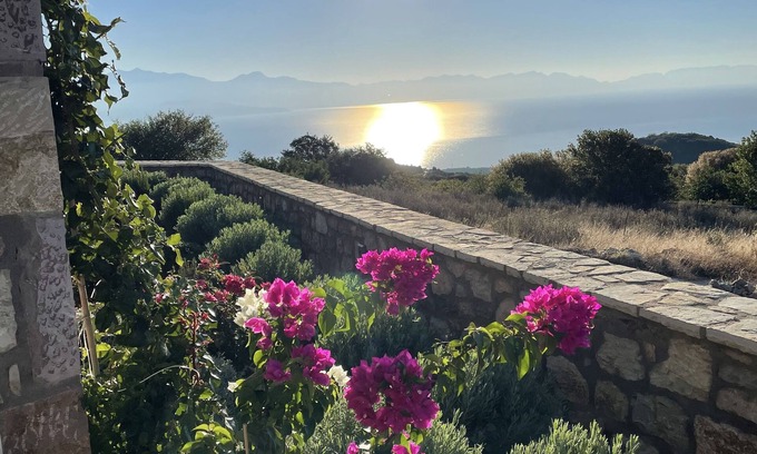 Likissa Villa | Stonevillas and Seaview Garden Marion