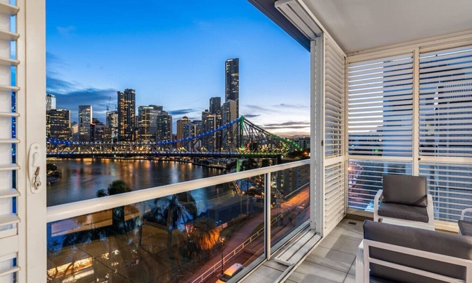 New Farm Wohnung | Story Bridge & Riverview | 2 Carparks | Modern Apt