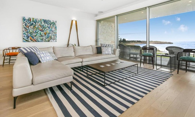 Port Elliot Haus | Strangeways Stays -Slps 10 4 Bdrm Oceanview