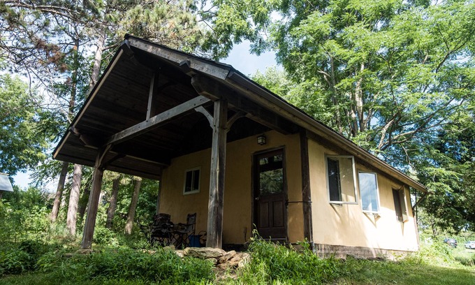 Mount Horeb Sonstige | Straw clay sauna house on organic farm
