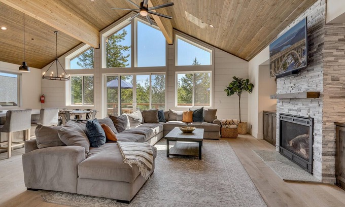 Truckee Haus | Streams and Dreams - TLUXP