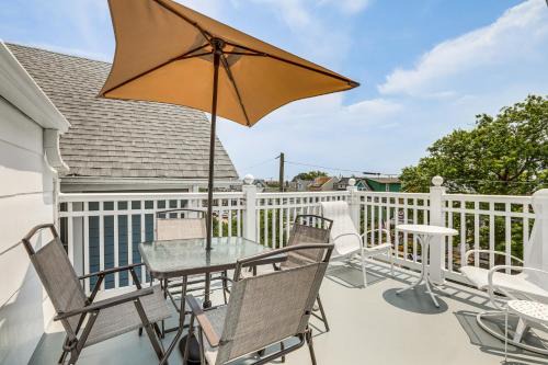 Ocean Grove Wohnung | Stroll to Ocean Grove Boardwalk and Beach Sleek Apt