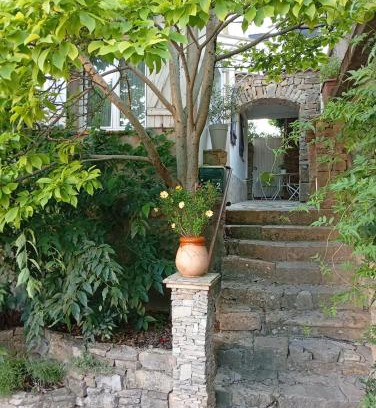 Sainte-Anastasie-sur-Issole Wohnung | Studio magnolia