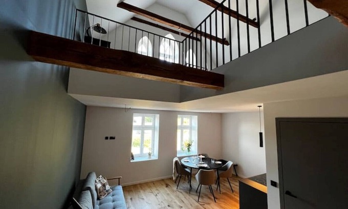 Fliegenberg Wohnung | Studio Über 2 Ebenen mit Traumhaften Elbblick