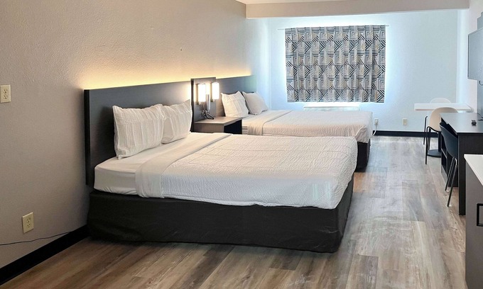 Elkhart Hotel | Studio 6 Suites – Elkhart, In