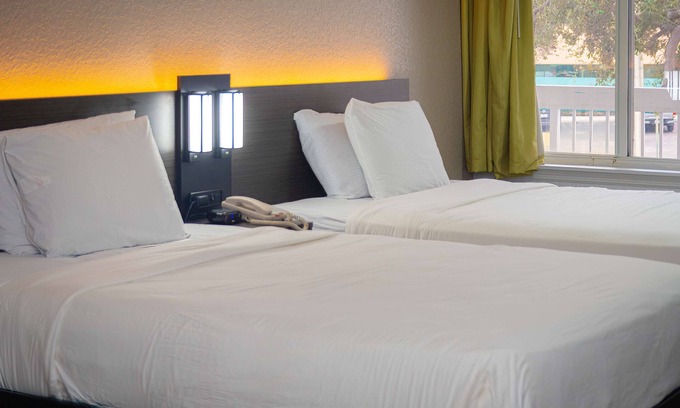 West Palm Beach Hotel | Studio 6 West Palm Beach, FL