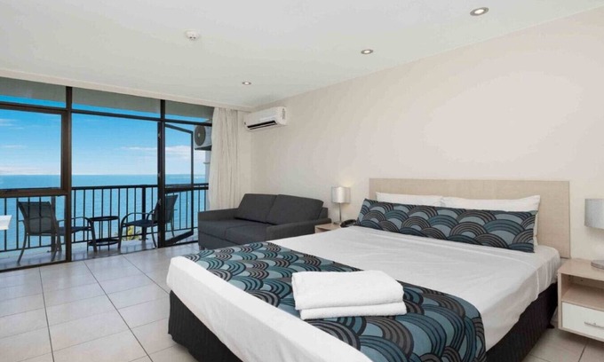 North Ward Haus | Studio 811 - Picturesque Beachfront Views
