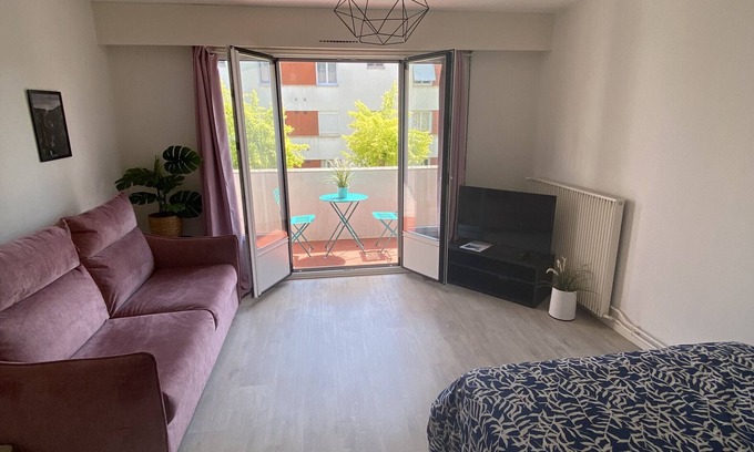 Thorigny-sur-Marne Wohnung | Einzimmerapartment 'Grand Studio Avec Loggia' mit privater Terrasse, Balkon und WLAN