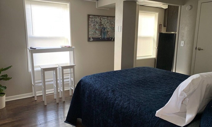 Coshocton Wohnung | (25)-Studio-Apartment-Eigenes Badezimmer-Stadtblick