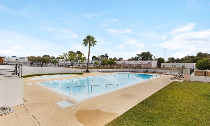 Quinta do Anjo Wohnung | Studio Apartment 'Santos Village' with Balcony and Air Conditioning