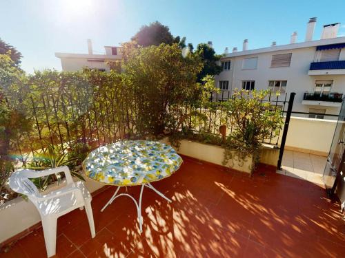 Menton Wohnung | Studio avec Grande Terrasse, Garage Privé, Proche Centre et Mer à Menton - FR-1-196-276