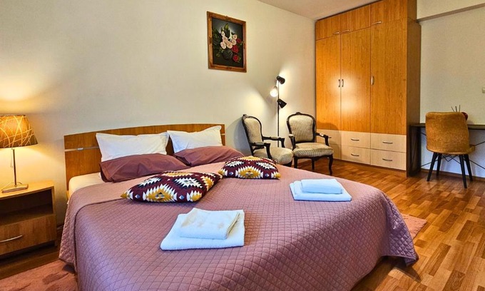 Sector 6 Wohnung | Studio Brancusi by Rosuites