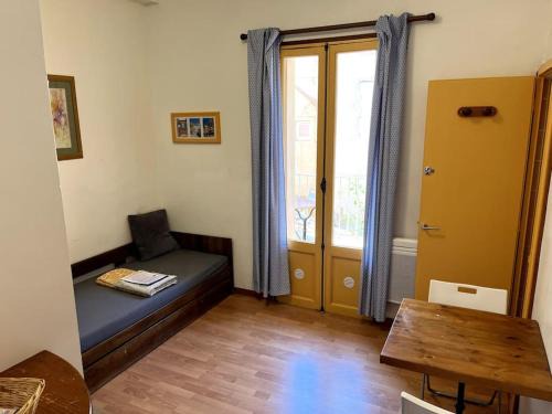 Gares Wohnung | Studio CV - Calme, clair avec terrasse