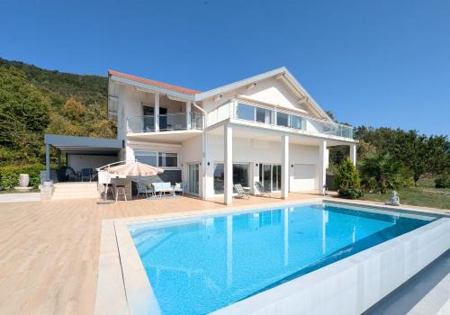 Echenevex Wohnung | Studio dans Villa avec Piscine