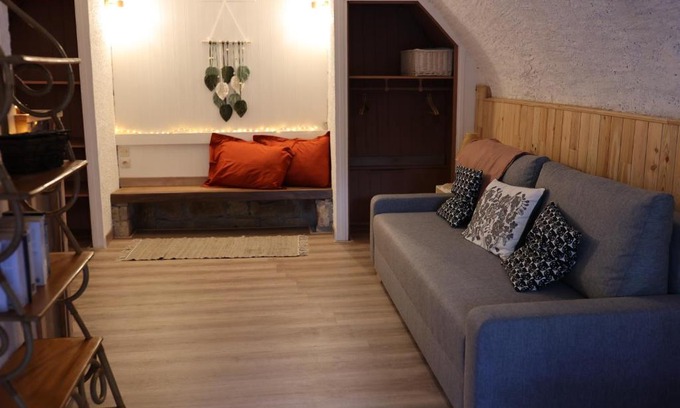 Saint-Laurent-la-Roche Wohnung | Studio des mésanges