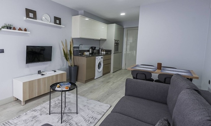 Kepez Wohnung | Studio Flat w Shared Pool and Garden in Antalya
