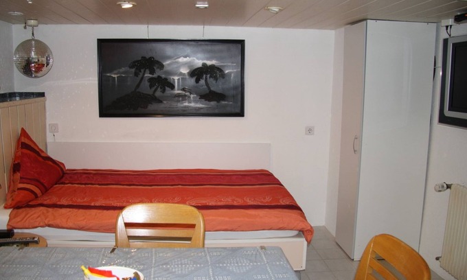 Weil am Rhein Wohnung | Studio 'Jülich' with Private Terrace, Shared Garden and Wi-Fi