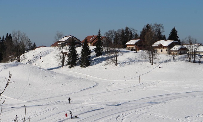 Lamoura Wohnung | Studio Atmosphäre der Berge, schöne Aussicht auf die hügelige bewaldete Bergrücken
