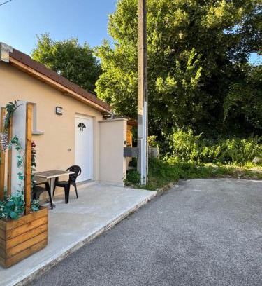 Poligny Wohnung | Studio neuf très calme