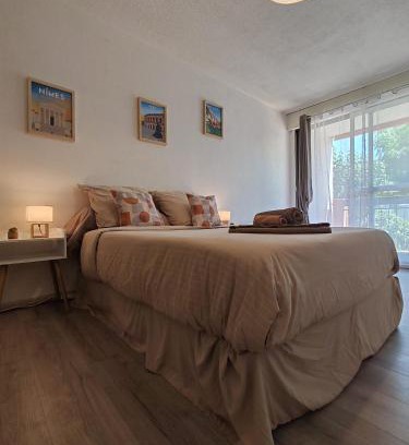 Costieres Wohnung | studio Nimes capouchiné parking et balcon proche centre