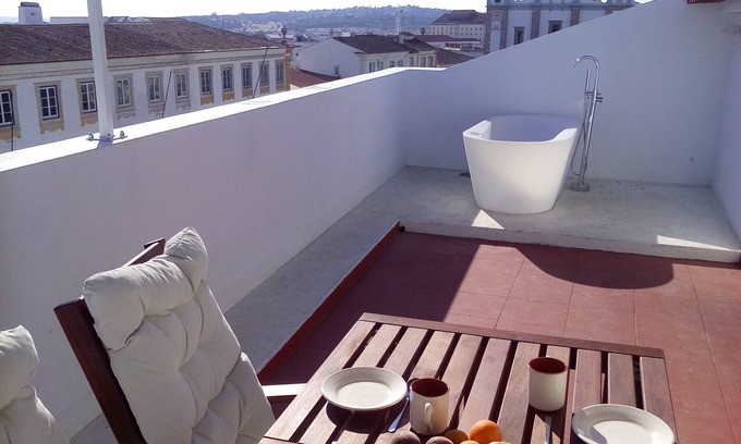 Evora Wohnung | Studio on the central square with a terrace with a hot tub and excellent views.
