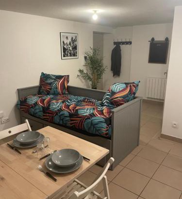 Dole Wohnung | Studio rénové au calme