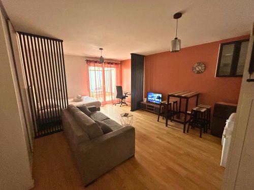 Les Perroquets Wohnung | Studio Spacieux 4 Personnes avec Terrasse privée & Bureau - Gare à 4min, Paris en 30min