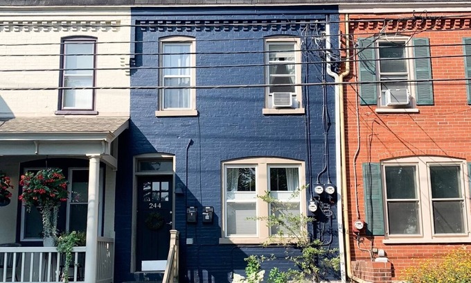 Lancaster Haus | Studio Style - open space No private bedroom Downtown Lancaster