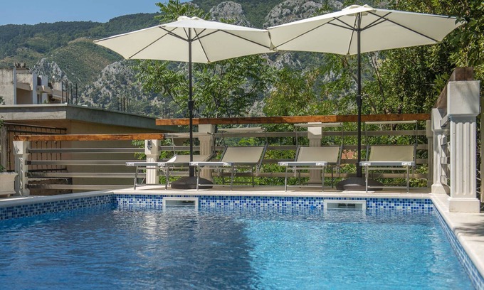 Kotor Wohnung | Studio With Pool Access Near Old Town Kotor