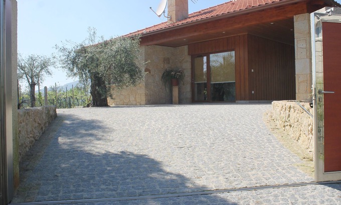 Bravaes Haus | Stumpfhaus 2 Bravães