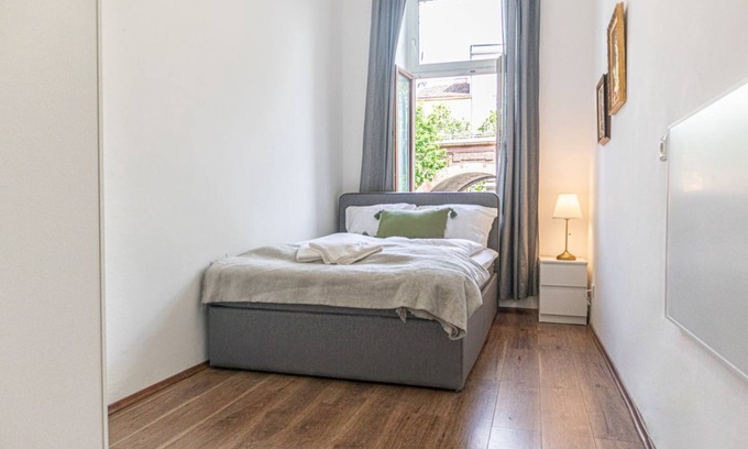 Wahring Wohnung | Stunning 1BR Apt. near AKH Building for Everyone