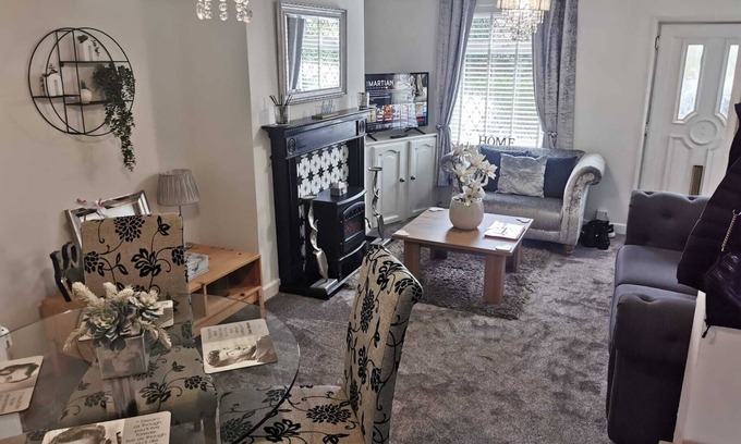 Macclesfield Haus | Stunning 2-Bed House in Macclesfield Cheshire