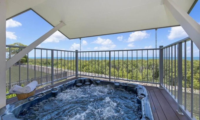 Bushland Beach Wohnung | Stunning 2 bedroom apartment with ocean views