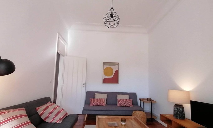 Santa Isabel Wohnung | Stunning Apartment Near Marques de Pombal