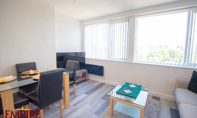 Sheldon Wohnung | Stunning Apartment on Coventry Road!