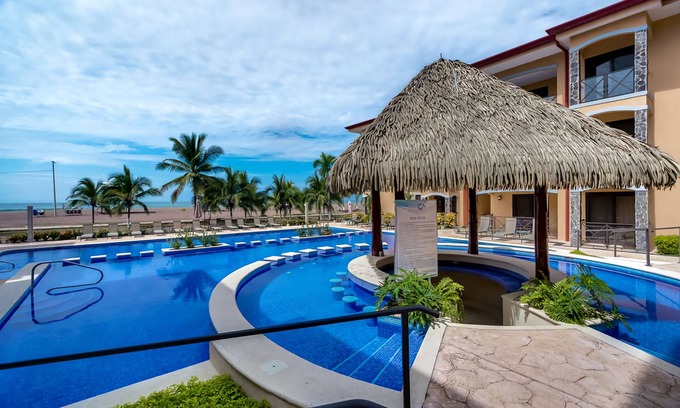 Barrio Los Villalobos Eigentumswohnung | Stunning Beach Front Condo, Jaco, CostaRica