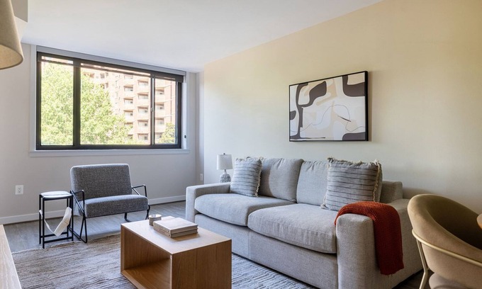 Court House Wohnung | Stunning Clarendon 1BR w/ Pool & Playground, near Metro, by Blueground
