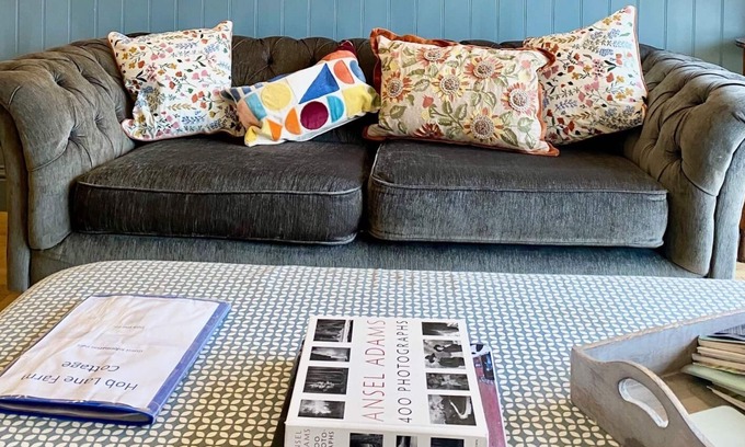 Hollow Meadows Hütte | Stunning dog friendly cottage in the Peak Park.