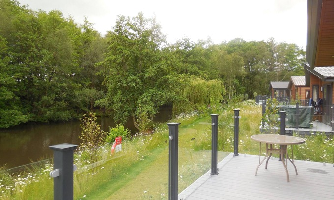 Woodfalls Skihütte | Stunning Holiday Lodge on Edge of New Forest