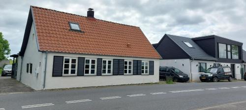 Ronde Haus | Stunning Home In Rønde With 6 Bedrooms And Wifi