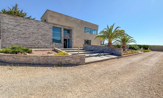 Yecla Haus | Stunning home in Yecla with private swimming pool, can be inside or outside